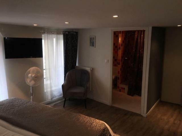 Hotel Hovi De La Mairie オーベルヴィリエ エクステリア 写真